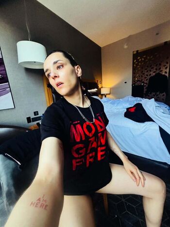 Jehnny beth page leaked private photo uncensored HD quality