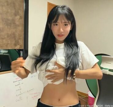 Jinnytty page leaked private photo uncensored HD quality
