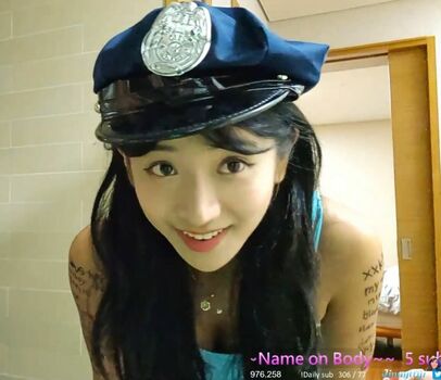 Jinnytty page leaked private photo uncensored HD quality