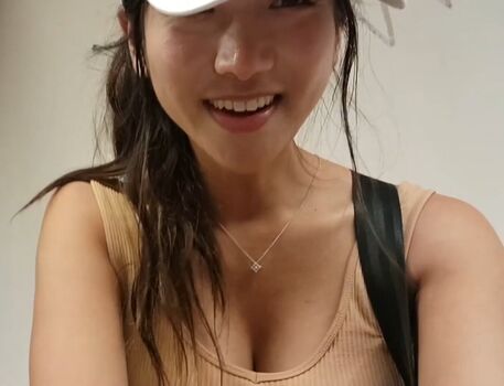 Jinnytty page leaked private photo uncensored HD quality