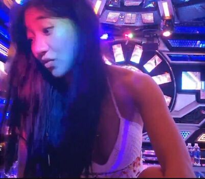 Jinnytty page leaked private photo uncensored HD quality