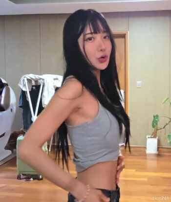 Jinnytty page leaked private photo uncensored HD quality