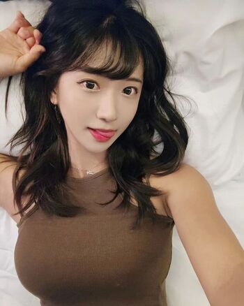 Jinnytty page leaked private photo uncensored HD quality