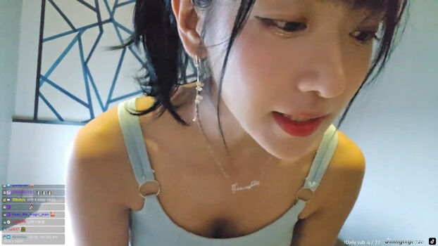 Jinnytty page leaked private photo uncensored HD quality