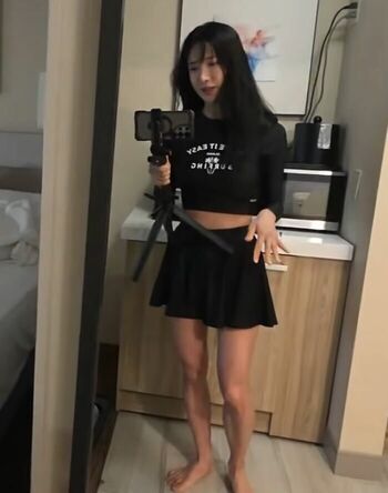 Jinnytty page leaked private photo uncensored HD quality