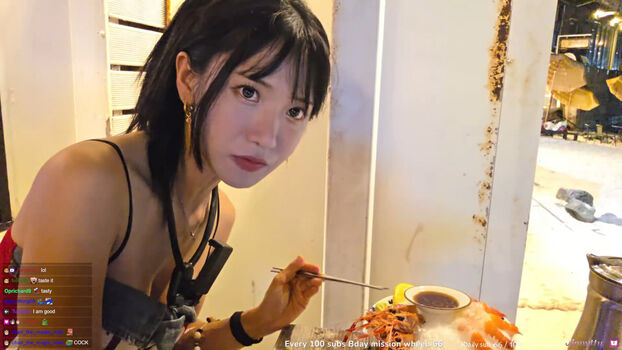 Jinnytty page leaked private photo uncensored HD quality