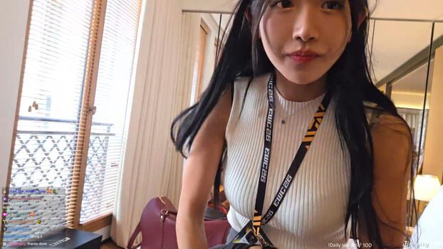 Jinnytty page leaked private photo uncensored HD quality