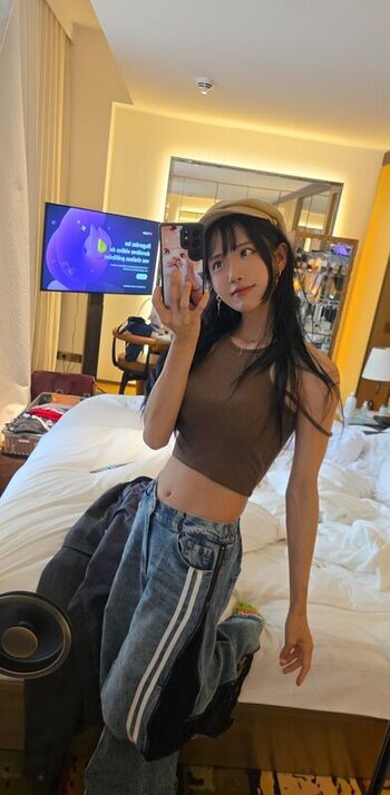 Jinnytty page leaked private photo uncensored HD quality
