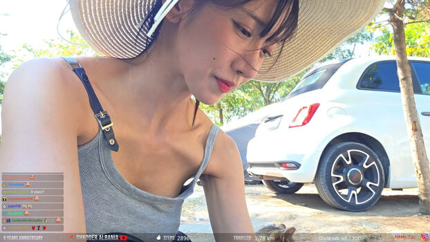 Jinnytty page leaked private photo uncensored HD quality