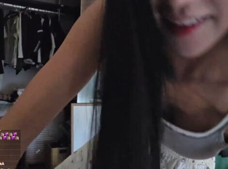 Jinnytty page leaked private photo uncensored HD quality