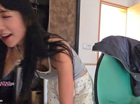 Jinnytty page leaked private photo uncensored HD quality