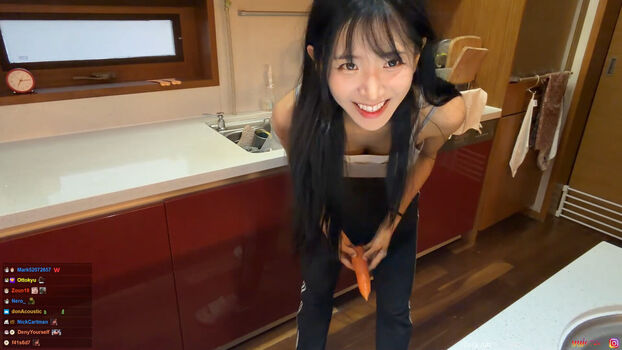 Jinnytty leaked private photo uncensored HD quality