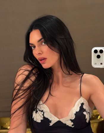 Kendall jenner  page leaked private photo uncensored HD quality