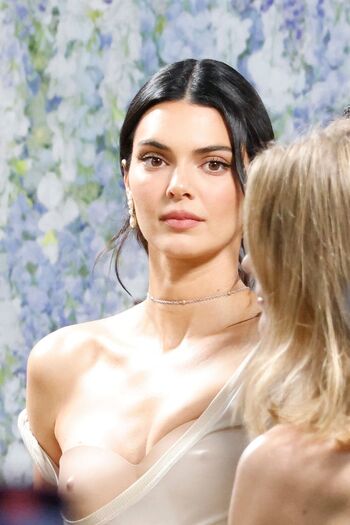 Kendall jenner  page leaked private photo uncensored HD quality