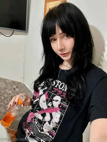 Kenizinea  page leaked private photo uncensored HD quality