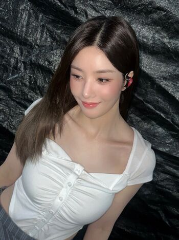 Kwon eunbi page leaked private photo uncensored HD quality