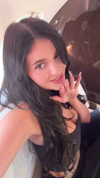 Kylie jenner  page leaked private photo uncensored HD quality