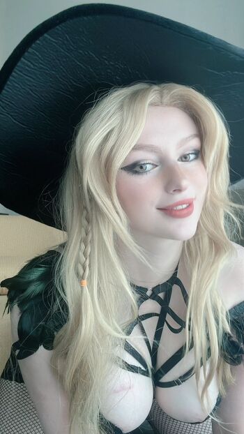 Lady melamori  page leaked private photo uncensored HD quality