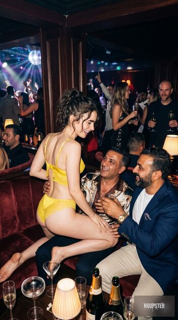 Lily collins leaked private photo uncensored HD quality