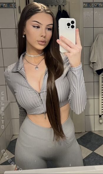 Lizezki leaked private photo uncensored HD quality