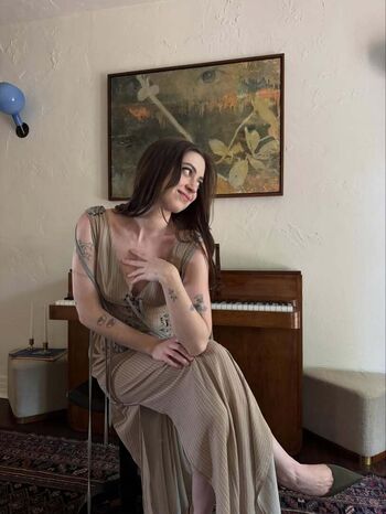 Lizzy mcalpine leaked private photo uncensored HD quality