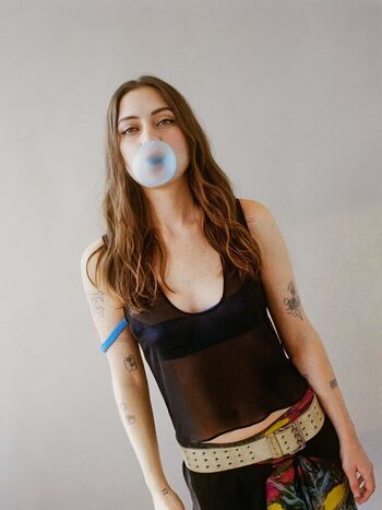 Lizzy mcalpine leaked private photo uncensored HD quality