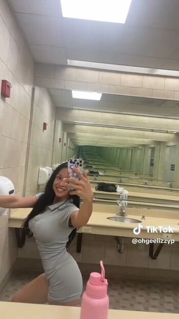 Lizzywurst page leaked private photo uncensored HD quality