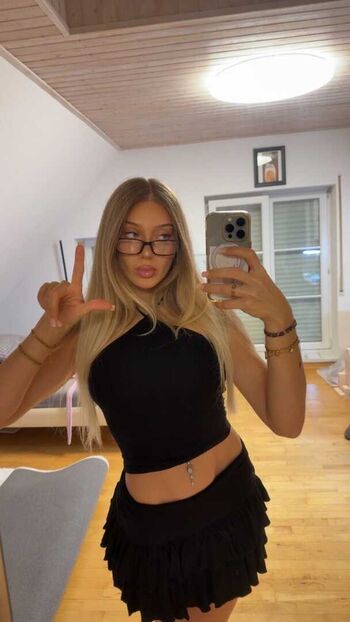 Loeni hadi leaked private photo uncensored HD quality