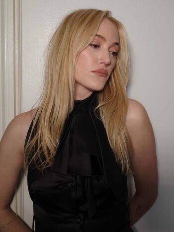 Maika monroe page leaked private photo uncensored HD quality