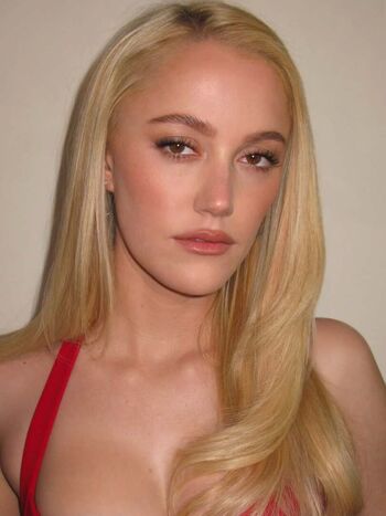 Maika monroe page leaked private photo uncensored HD quality