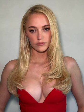 Maika monroe page leaked private photo uncensored HD quality