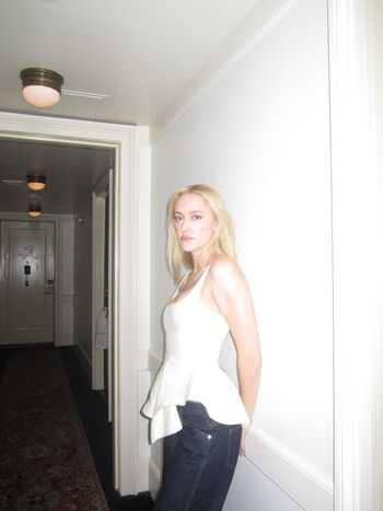 Maika monroe page leaked private photo uncensored HD quality