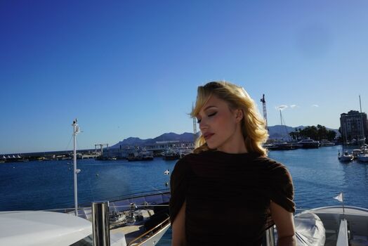 Maika monroe page leaked private photo uncensored HD quality