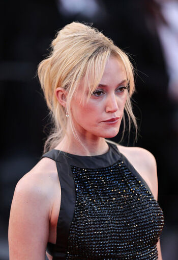 Maika monroe page leaked private photo uncensored HD quality