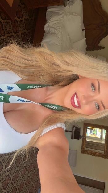 Mikayladvip  page leaked private photo uncensored HD quality
