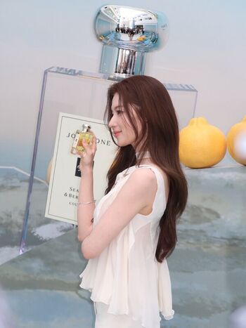 Minatozaki sana page leaked private photo uncensored HD quality
