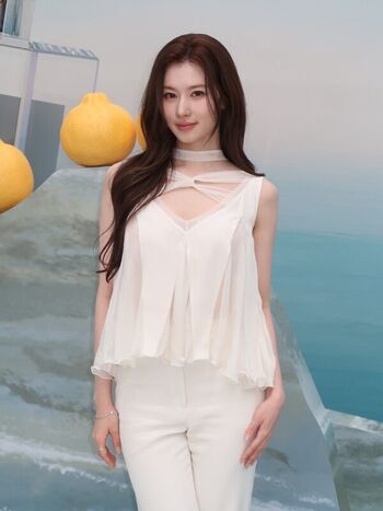 Minatozaki sana page leaked private photo uncensored HD quality
