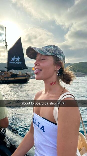 Olivia ponton leaked private photo uncensored HD quality