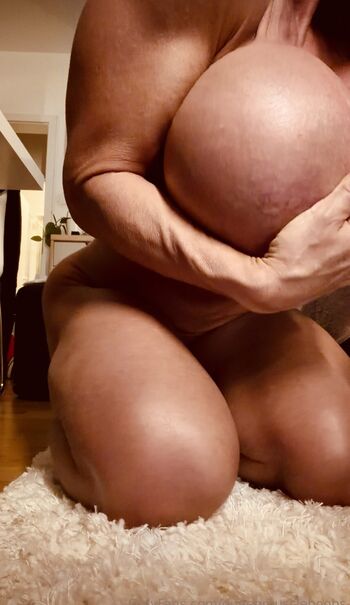 Queenmuscleboobs page leaked private photo uncensored HD quality