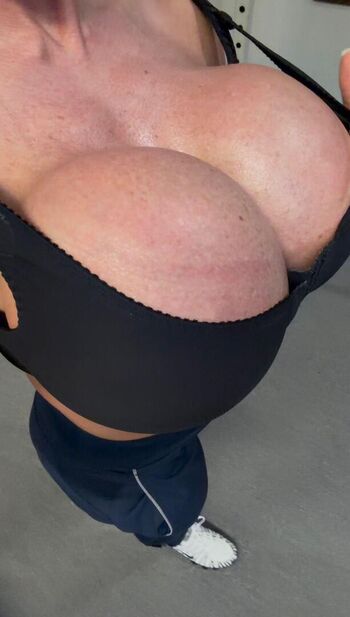 Queenmuscleboobs page leaked private photo uncensored HD quality