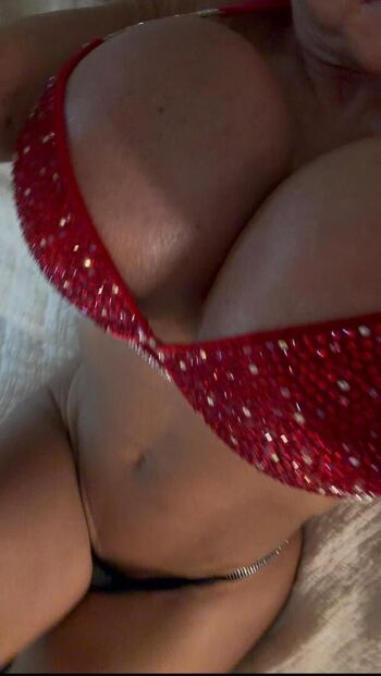 Queenmuscleboobs page leaked private photo uncensored HD quality