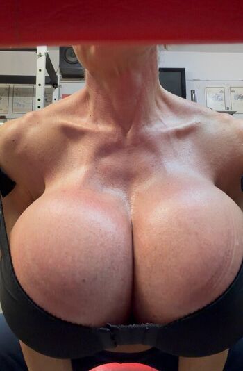 Queenmuscleboobs leaked private photo uncensored HD quality