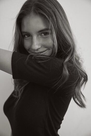 Rachelle van waardhuizen  page leaked private photo uncensored HD quality