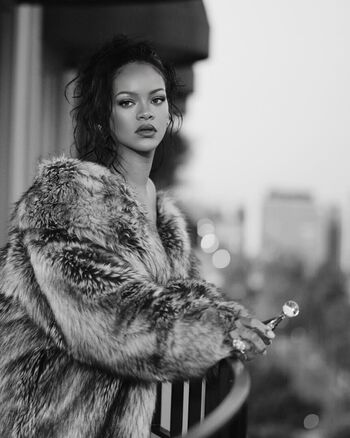 Rihanna  page leaked private photo uncensored HD quality