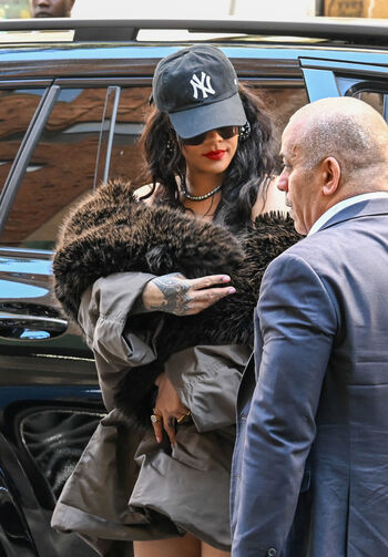 Rihanna  page leaked private photo uncensored HD quality