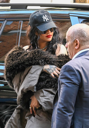 Rihanna  page leaked private photo uncensored HD quality