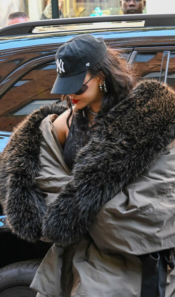 Rihanna  page leaked private photo uncensored HD quality