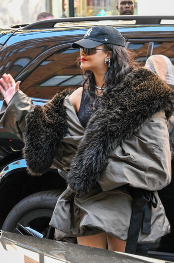 Rihanna  page leaked private photo uncensored HD quality