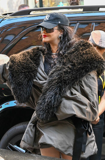 Rihanna  page leaked private photo uncensored HD quality