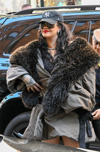 Rihanna  page leaked private photo uncensored HD quality